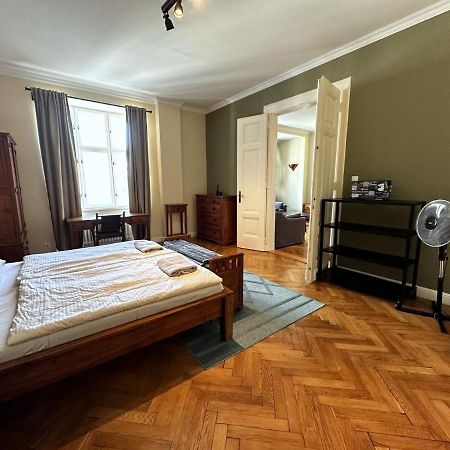 ברטיסלאבה Gorkeho Apartment In City Centre מראה חיצוני תמונה