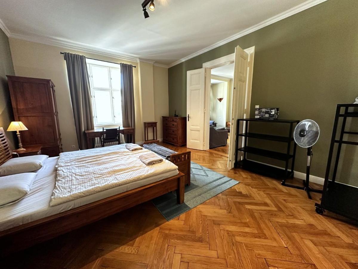 ברטיסלאבה Gorkeho Apartment In City Centre מראה חיצוני תמונה