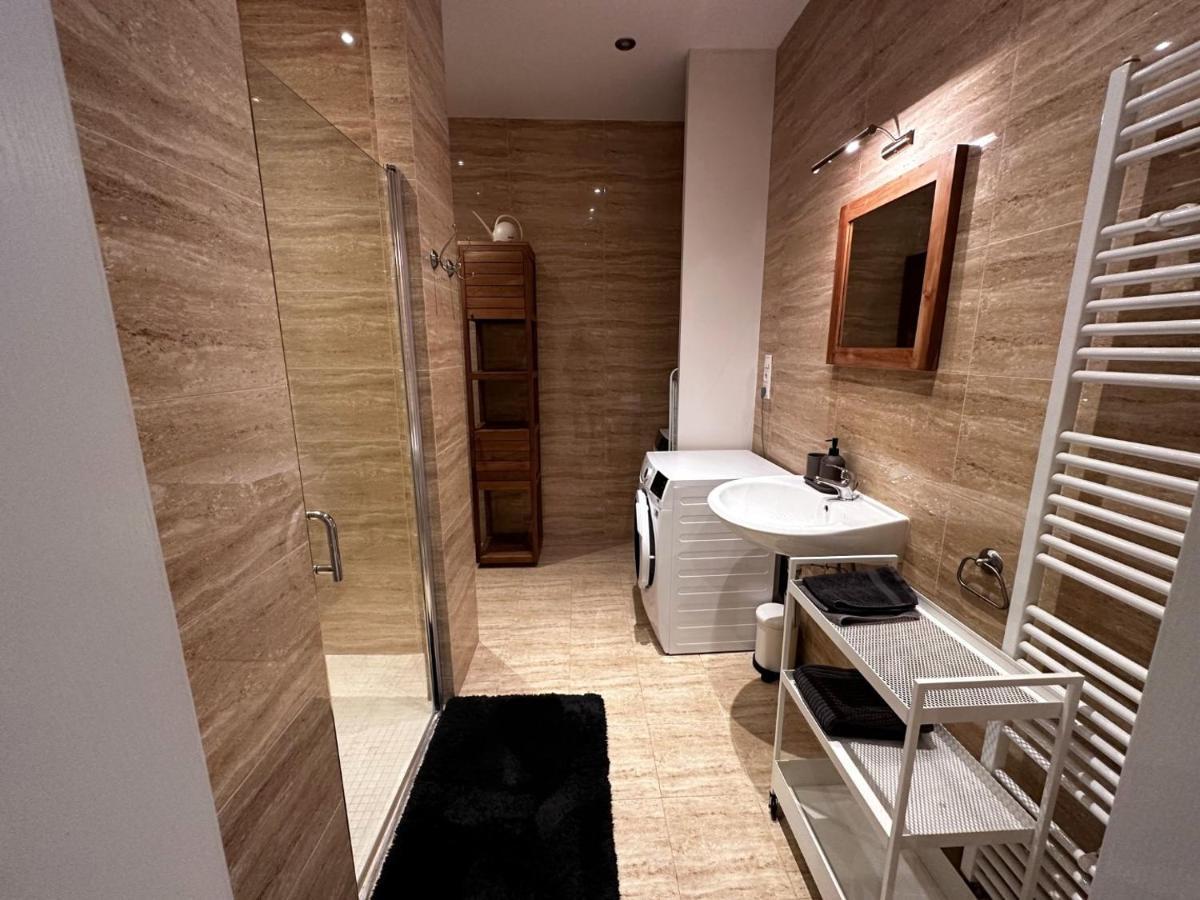 ברטיסלאבה Gorkeho Apartment In City Centre מראה חיצוני תמונה