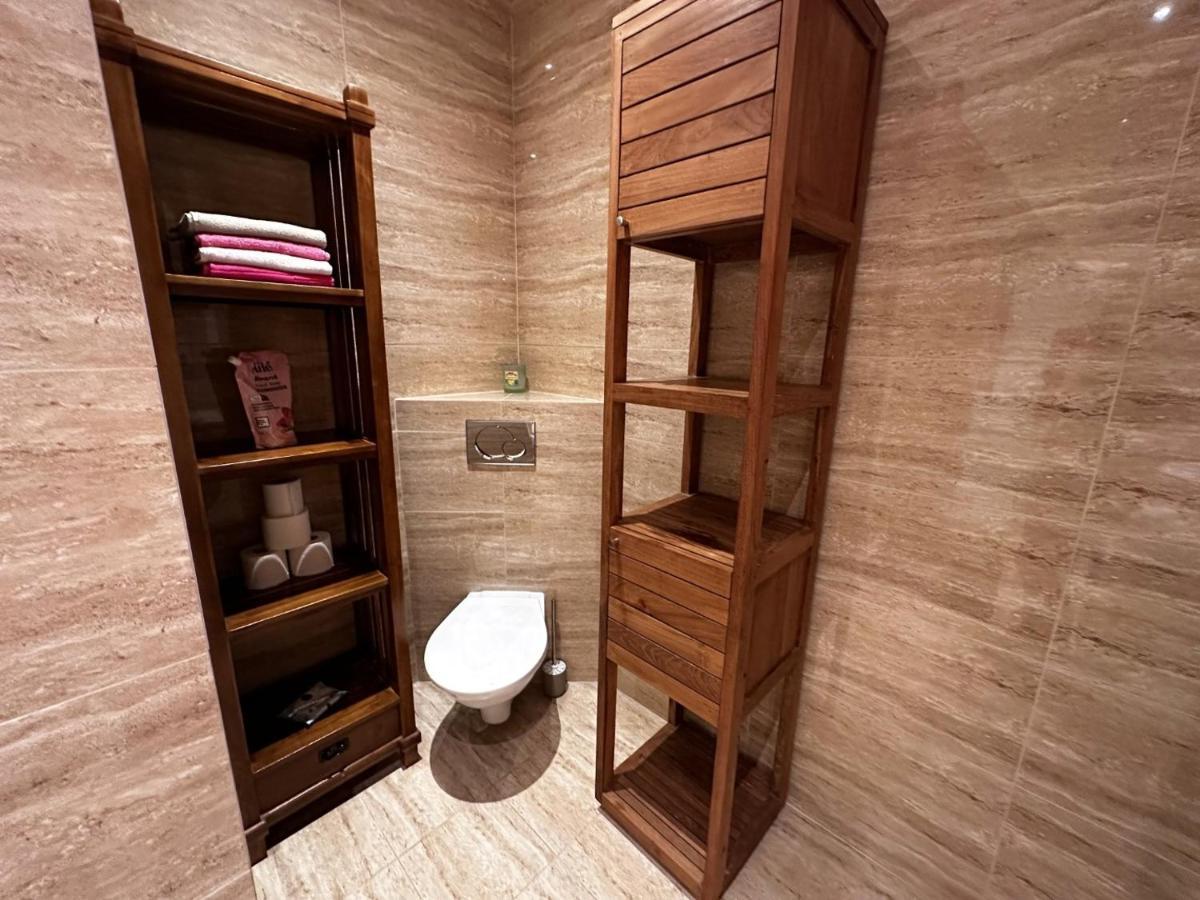 ברטיסלאבה Gorkeho Apartment In City Centre מראה חיצוני תמונה