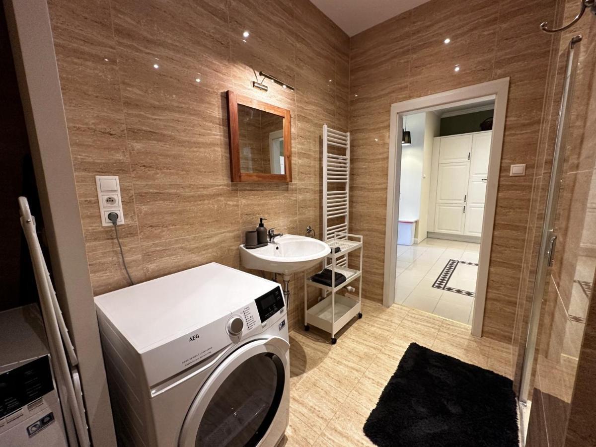 ברטיסלאבה Gorkeho Apartment In City Centre מראה חיצוני תמונה