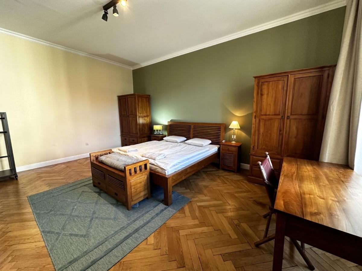 ברטיסלאבה Gorkeho Apartment In City Centre מראה חיצוני תמונה
