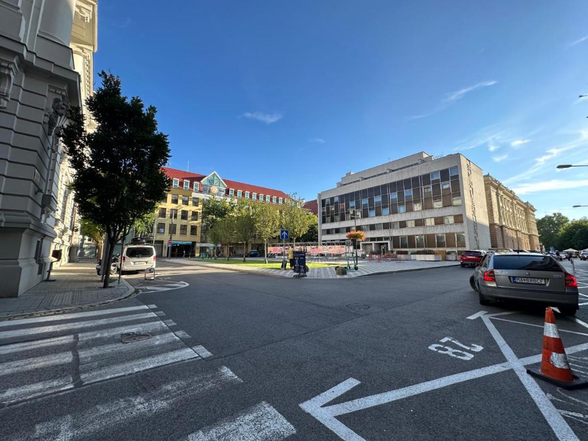 ברטיסלאבה Gorkeho Apartment In City Centre מראה חיצוני תמונה